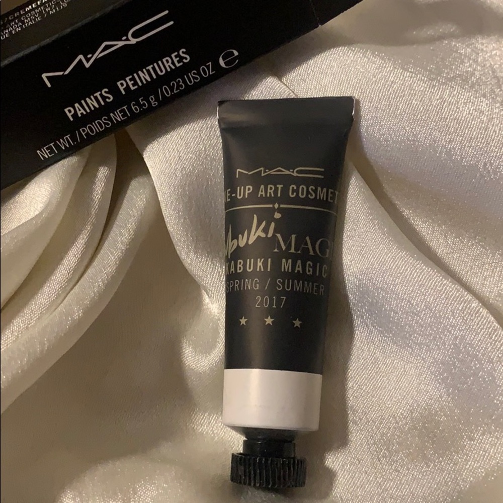 Mac KABUKI MAGIC HOLY HOLY pigment
